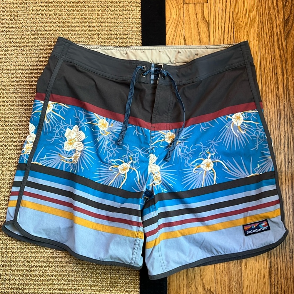 Patagonia [Size: 36] Board Shorts